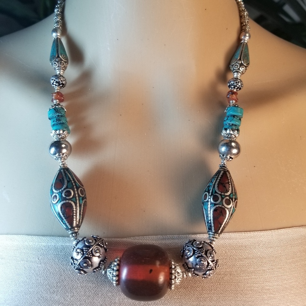 FABULOUS NECKLACE NWOT